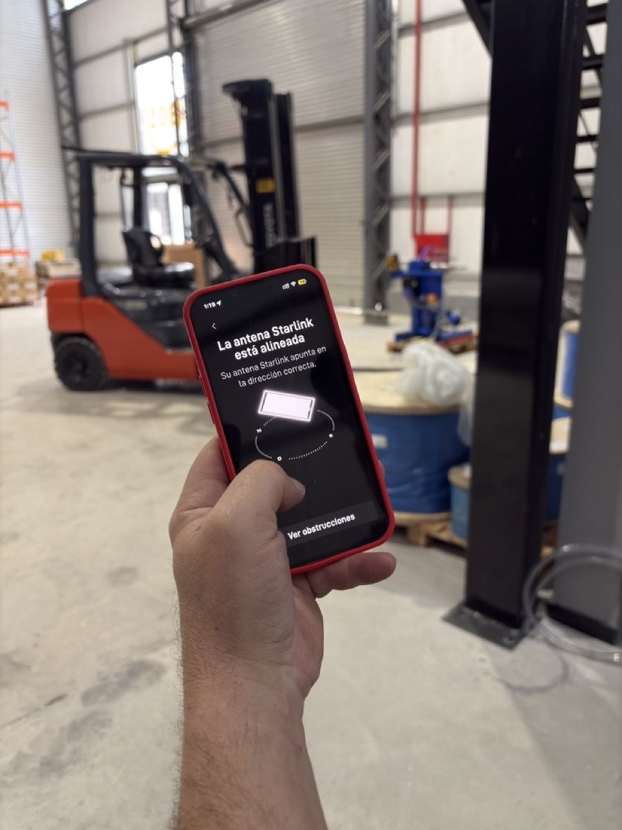 App de Starlink: antena alineada dentro de la planta