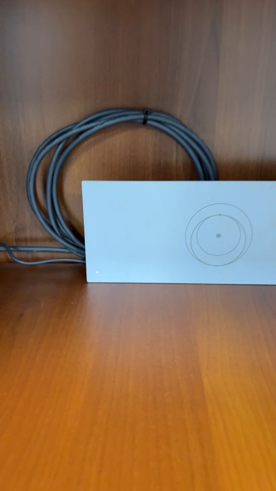 Router Starlink instalado en la oficina